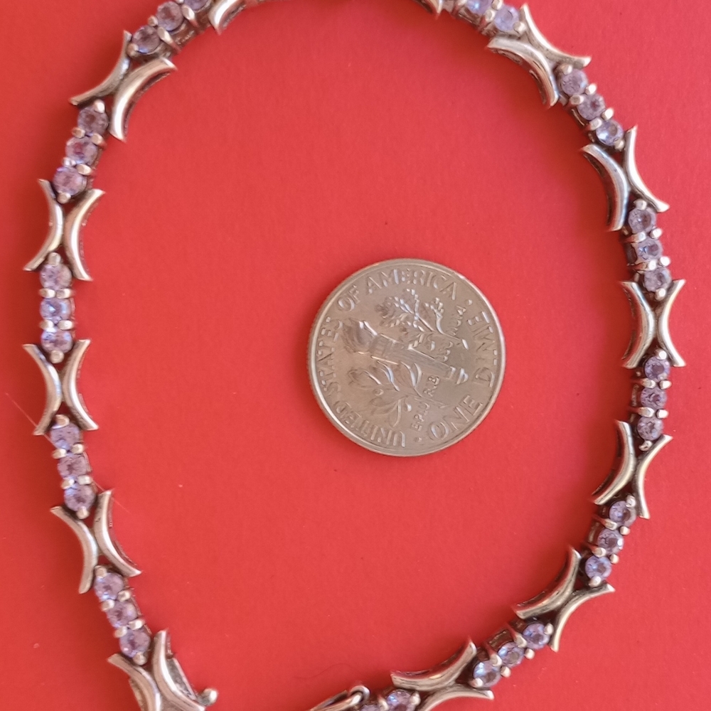 Pretty periwinkle Authentic Tanzanite and Sterling Silver Bracelet. 7 1/2" long